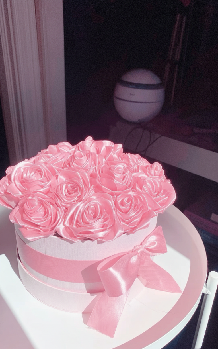 Luxury Handmade Rose Hat Box Bouquet