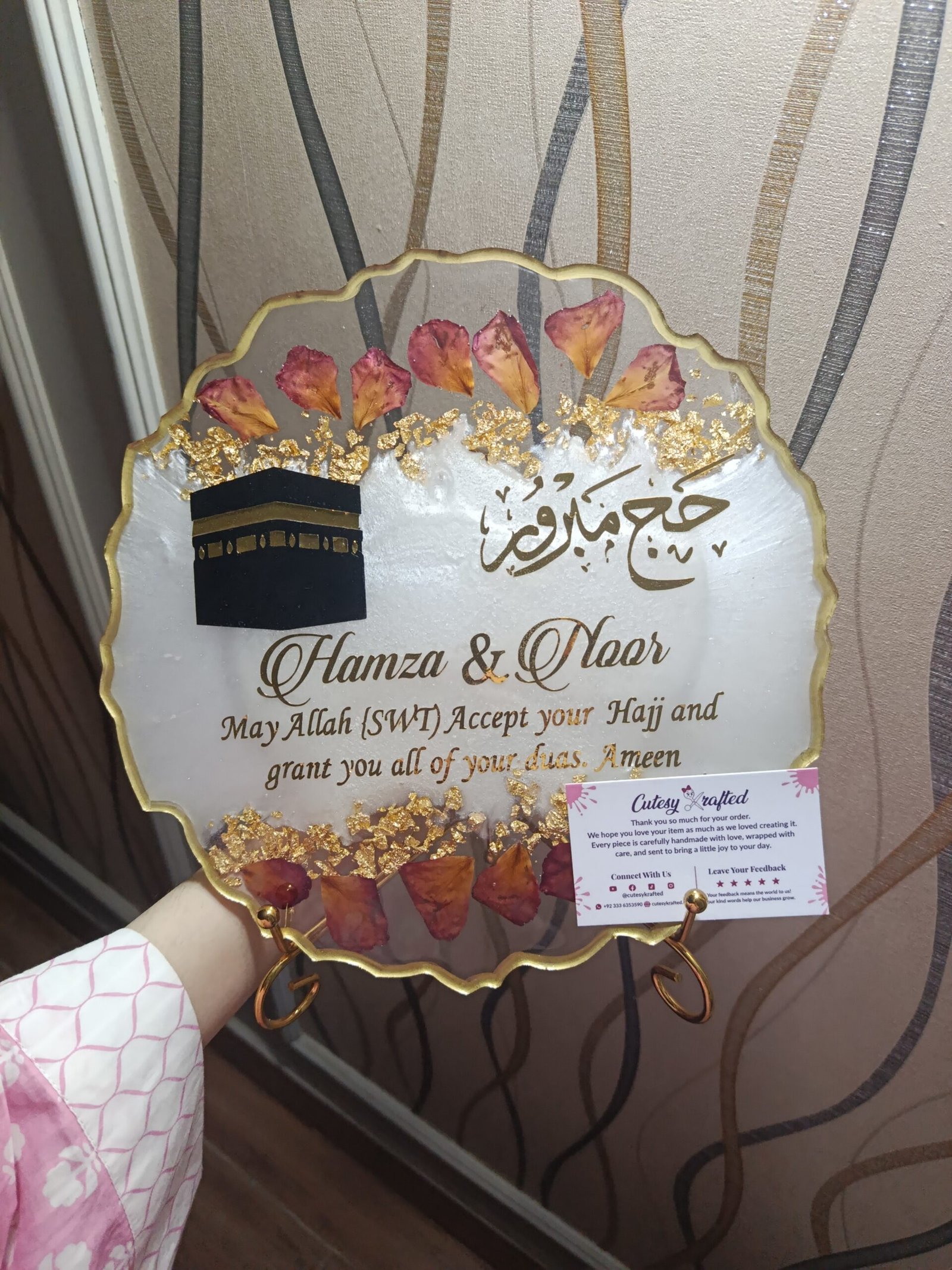 Customized Rosey Umrah Mubarak Resin Frame