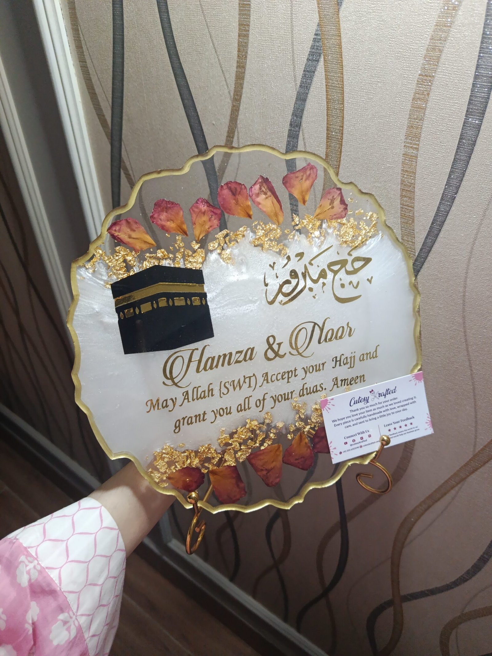 Customized Rosey Umrah Mubarak Resin Frame
